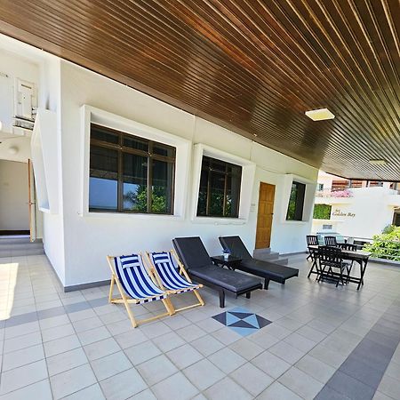 Little Heaven By Sky Hive, A Beach Front Bungalow Tanjung Bungah  Exterior photo