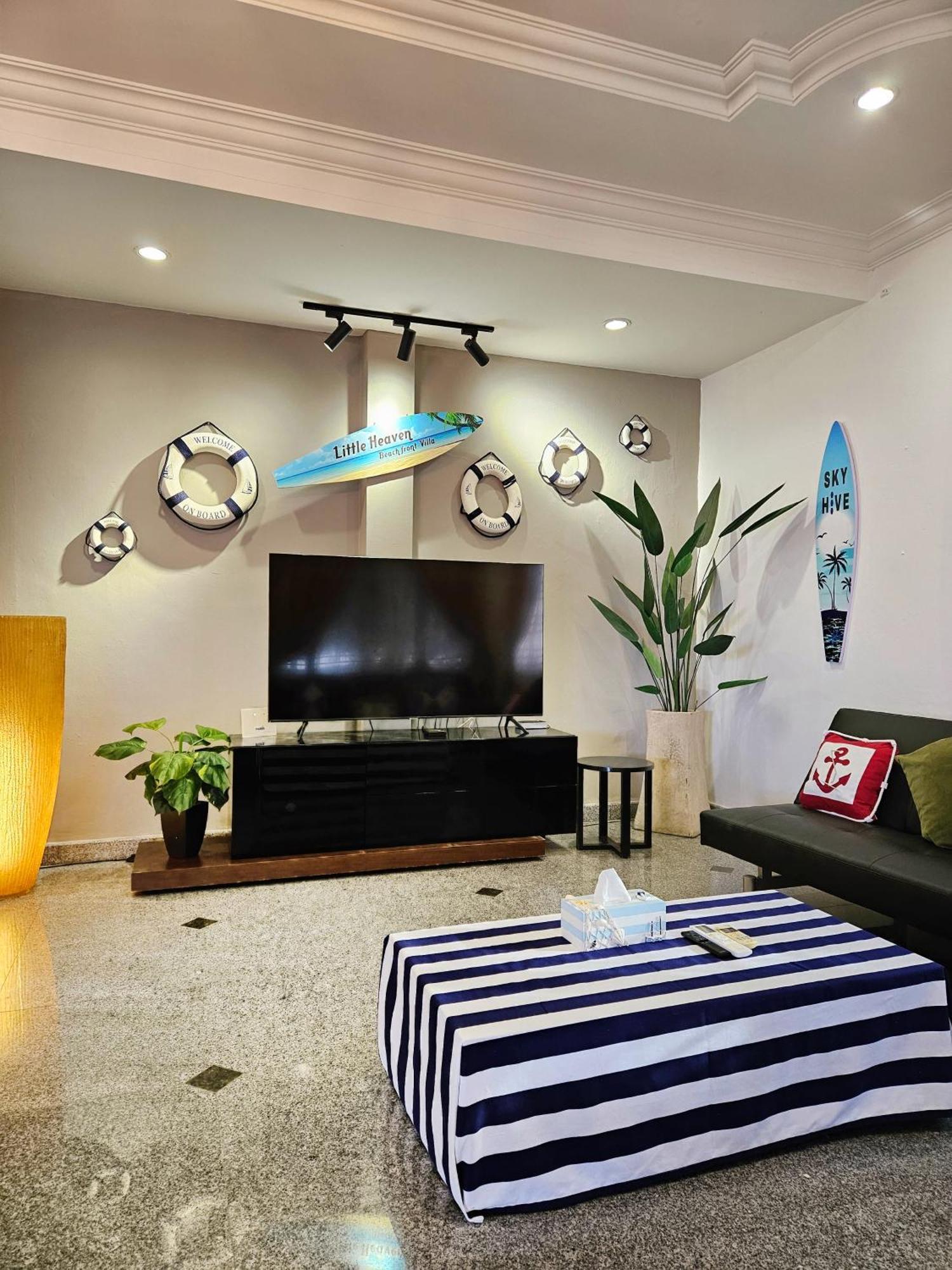 Little Heaven By Sky Hive, A Beach Front Bungalow Tanjung Bungah  Exterior photo