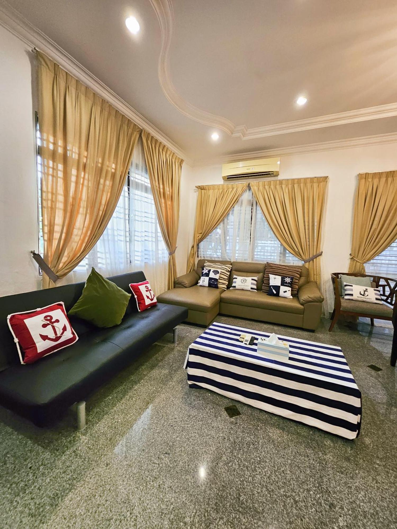 Little Heaven By Sky Hive, A Beach Front Bungalow Tanjung Bungah  Exterior photo
