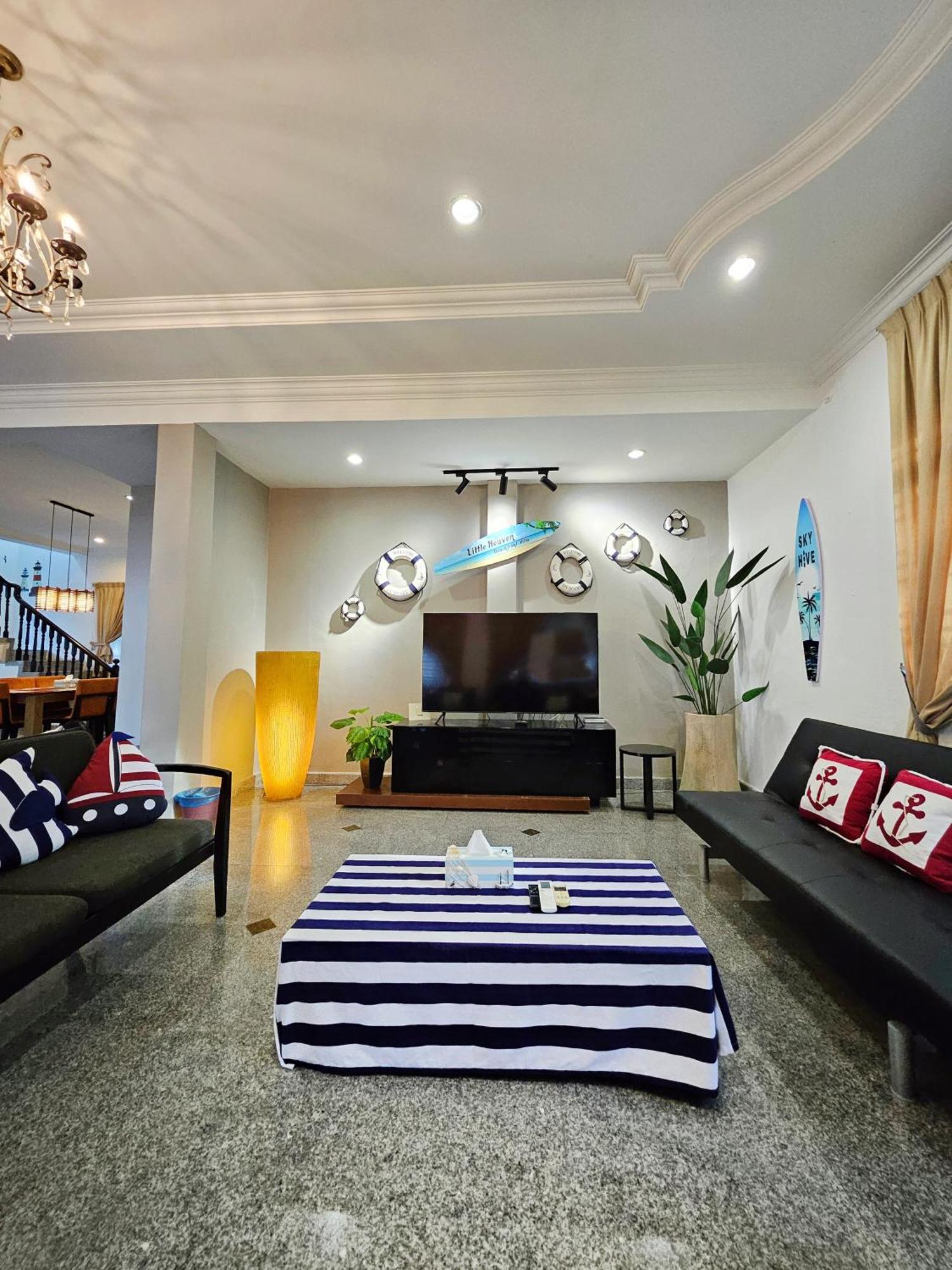 Little Heaven By Sky Hive, A Beach Front Bungalow Tanjung Bungah  Exterior photo