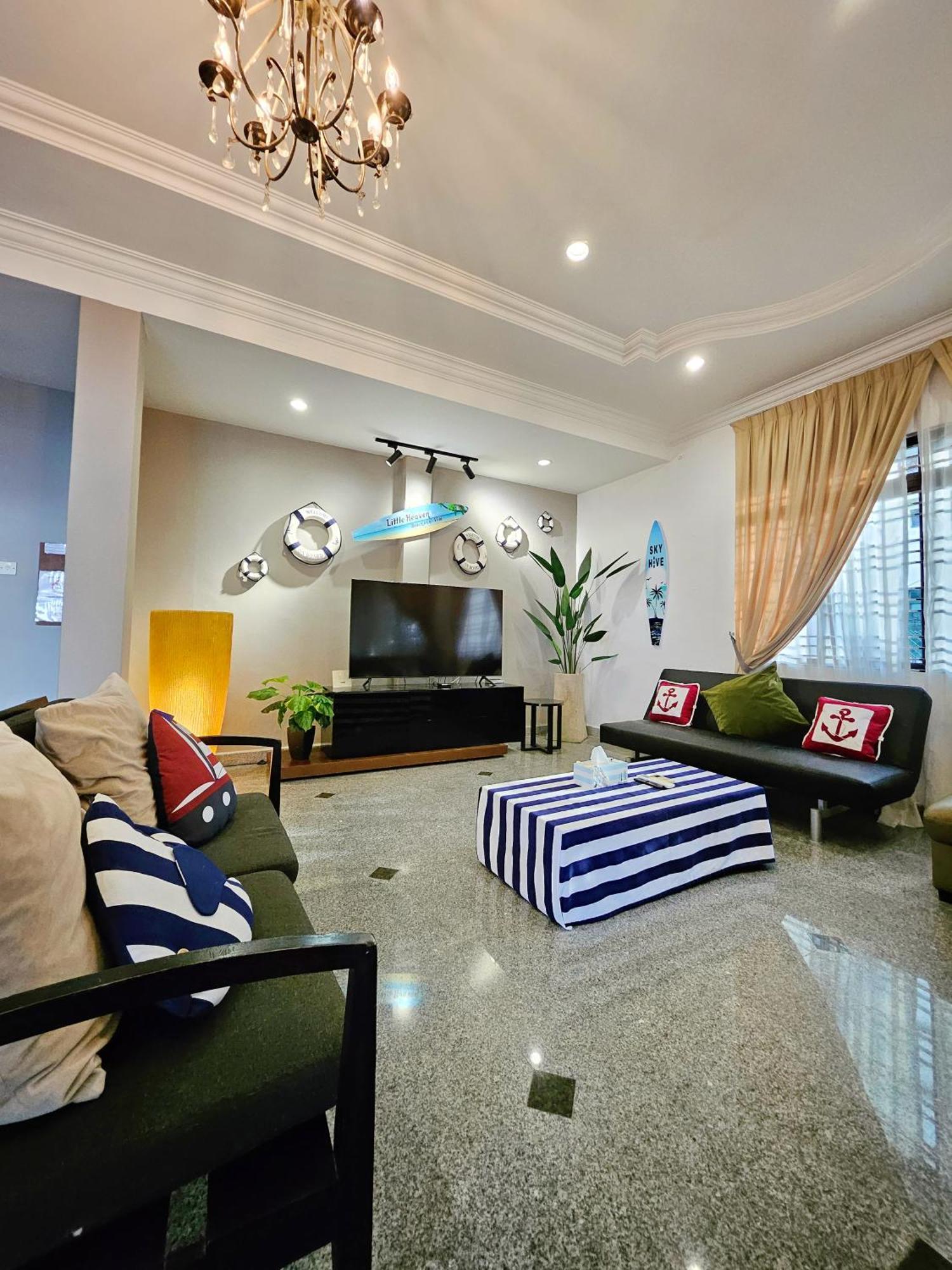 Little Heaven By Sky Hive, A Beach Front Bungalow Tanjung Bungah  Exterior photo