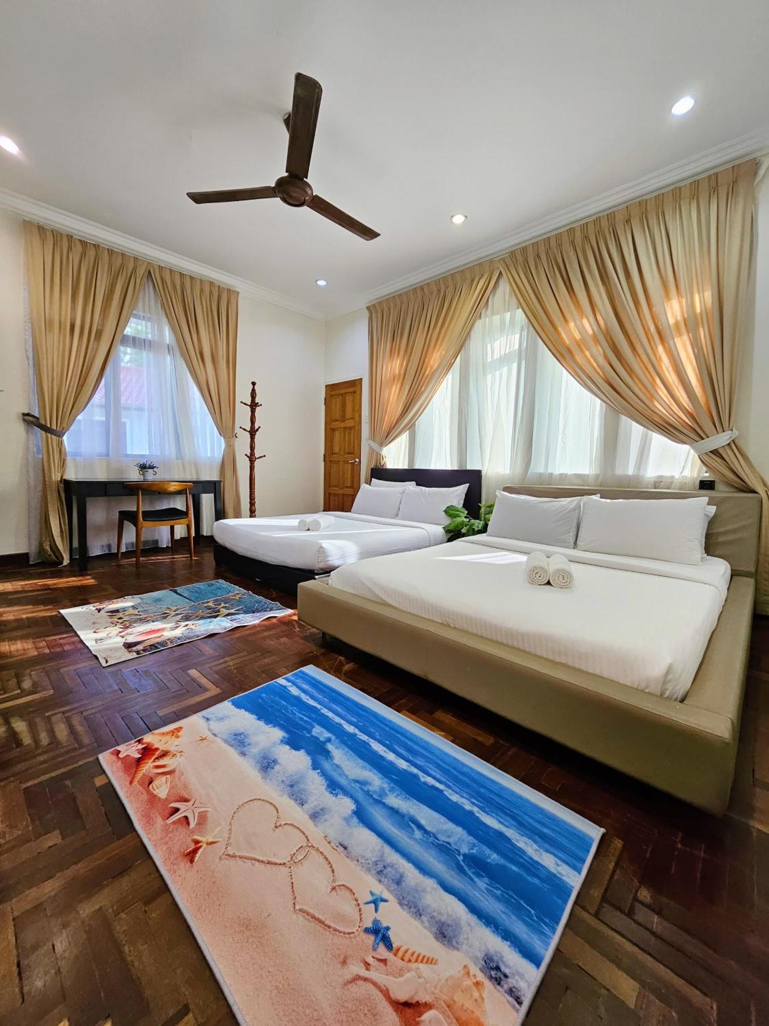 Little Heaven By Sky Hive, A Beach Front Bungalow Tanjung Bungah  Exterior photo