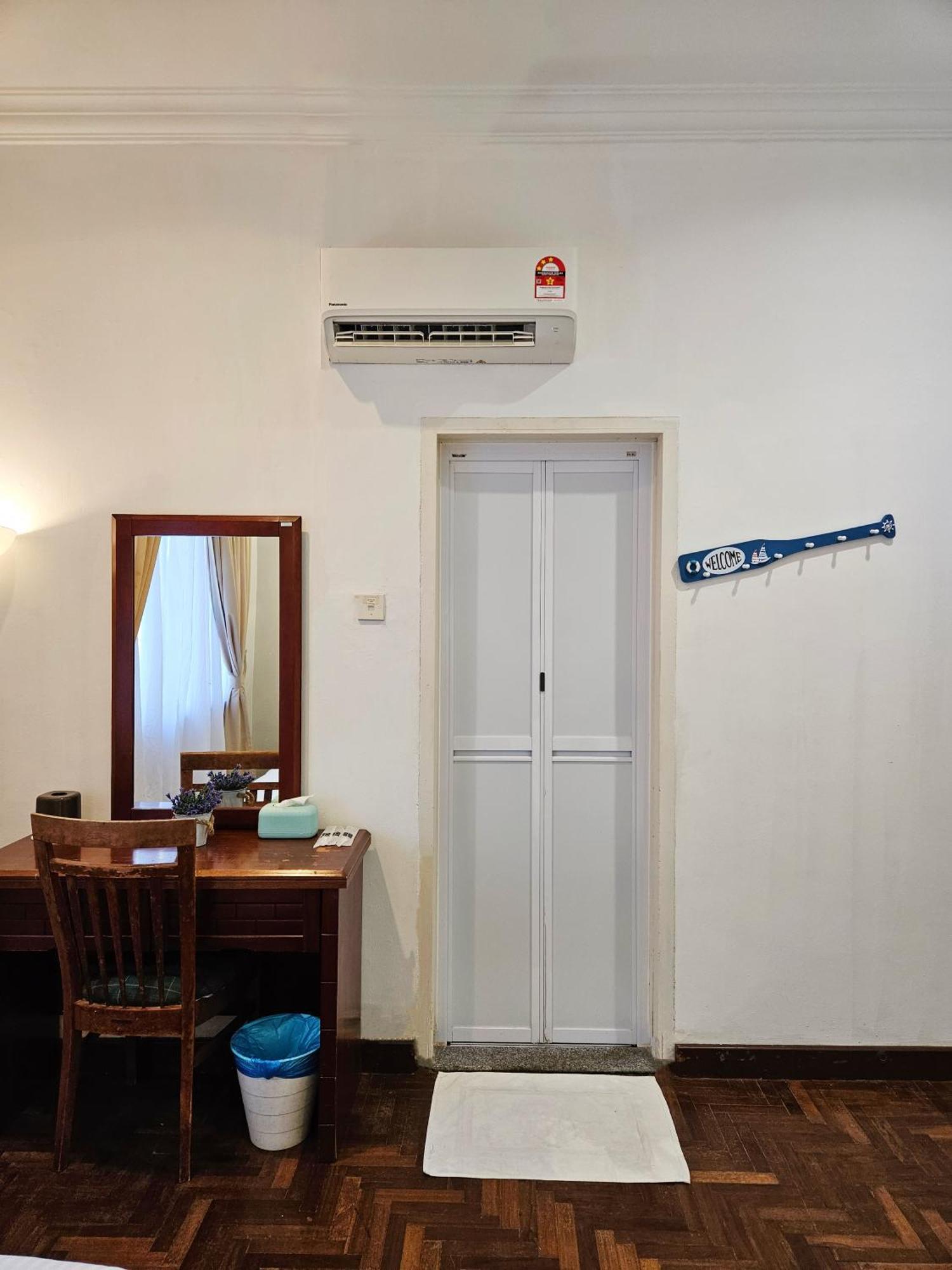 Little Heaven By Sky Hive, A Beach Front Bungalow Tanjung Bungah  Exterior photo