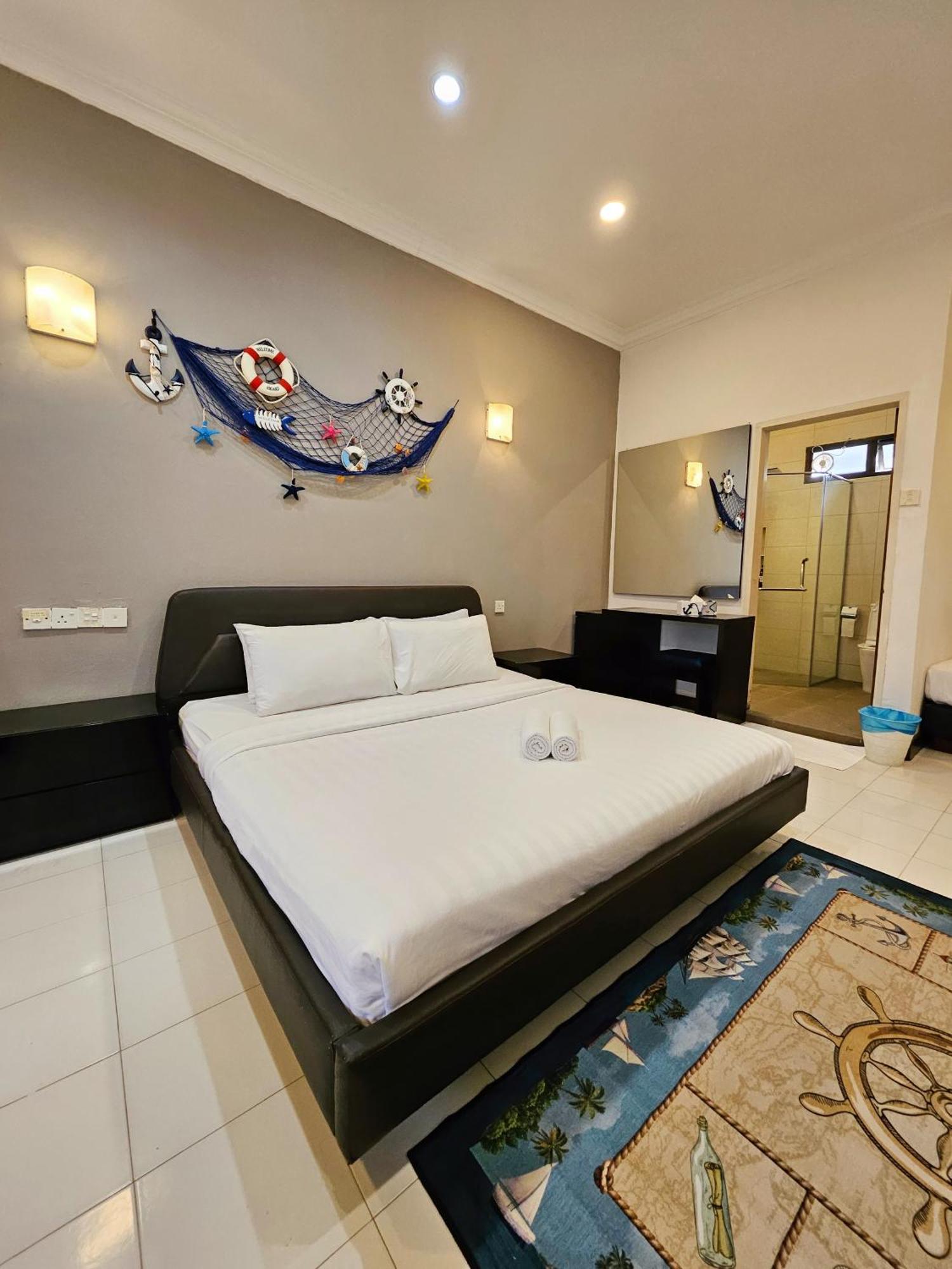 Little Heaven By Sky Hive, A Beach Front Bungalow Tanjung Bungah  Exterior photo