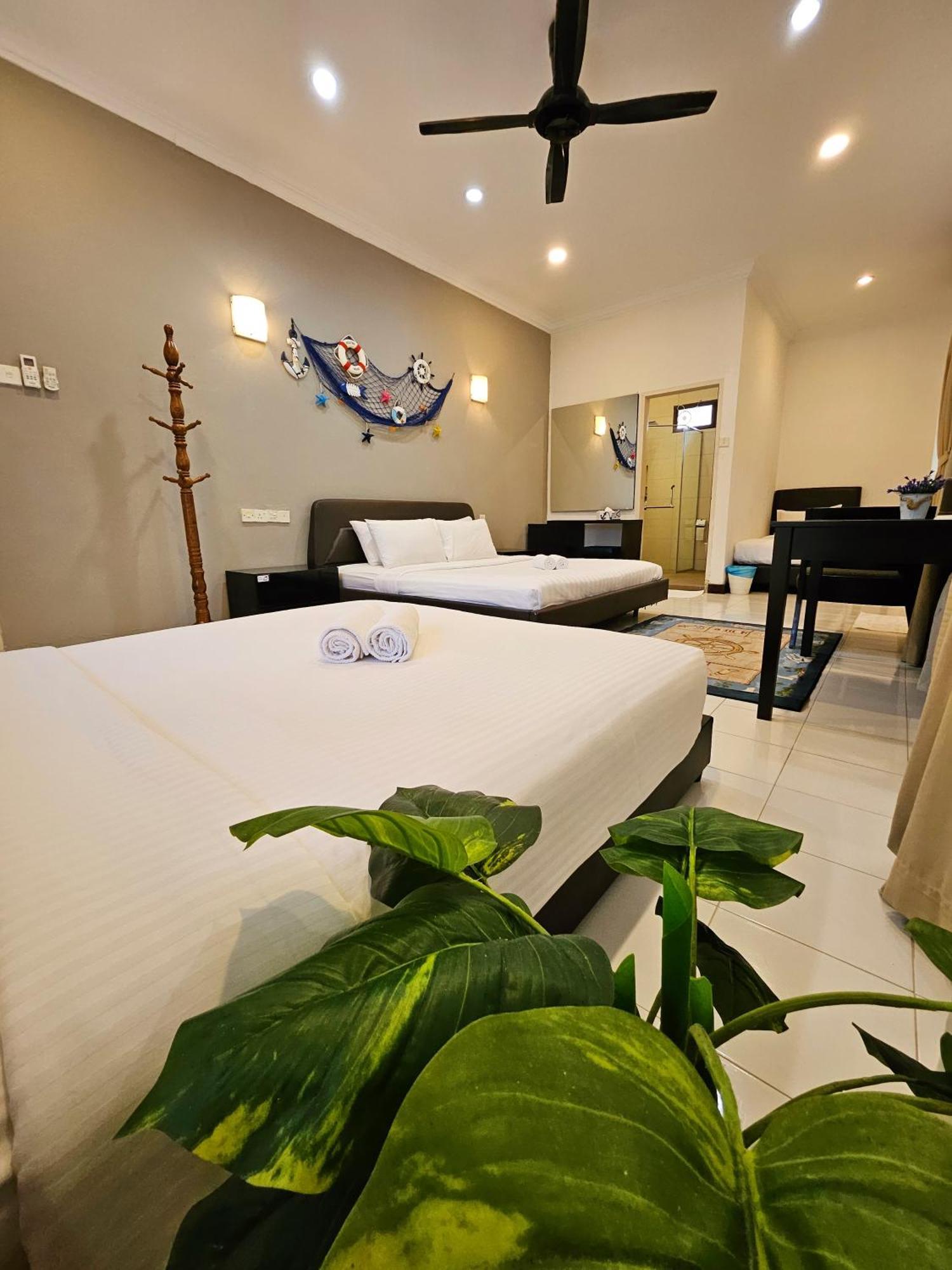 Little Heaven By Sky Hive, A Beach Front Bungalow Tanjung Bungah  Exterior photo