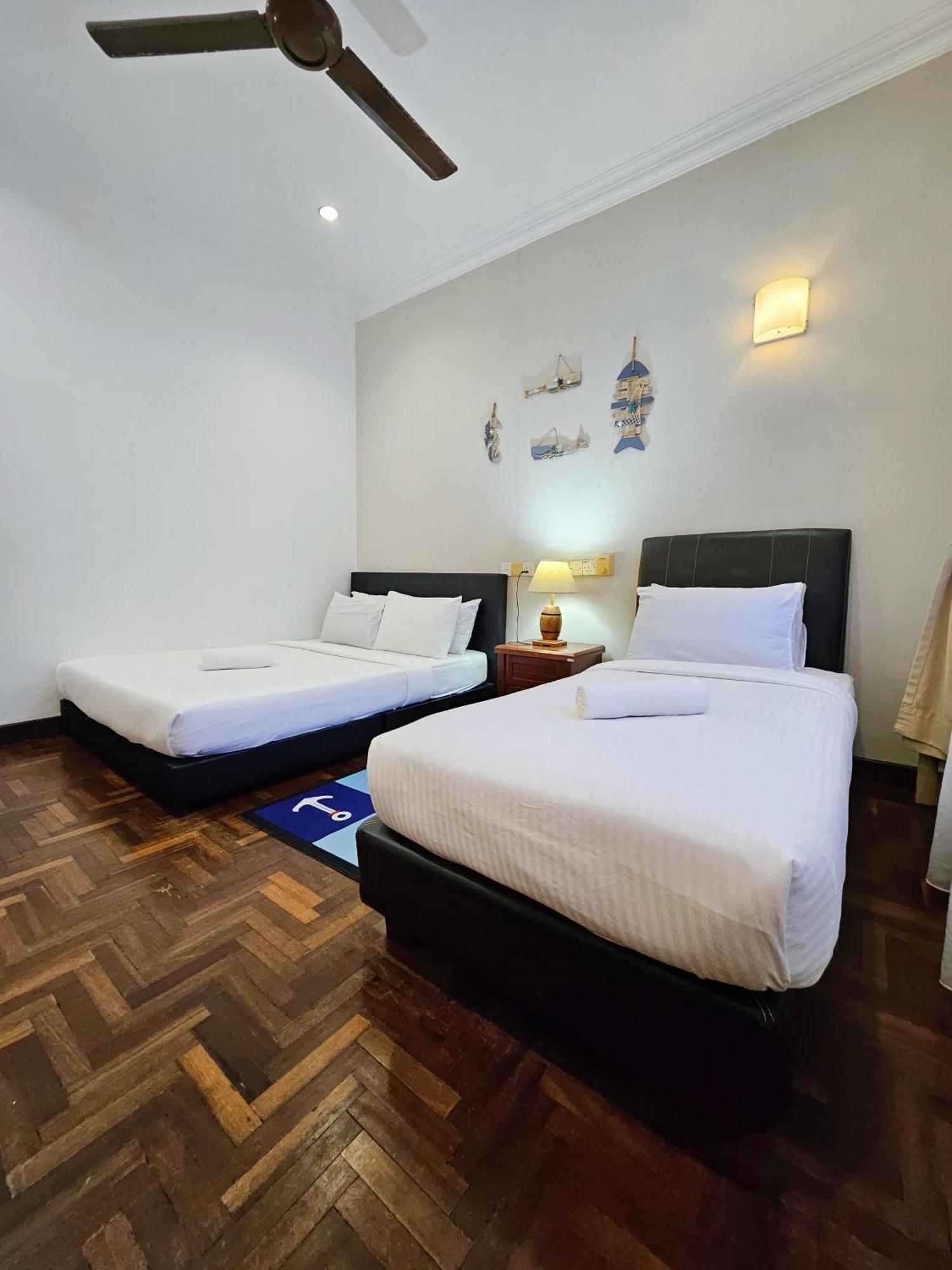 Little Heaven By Sky Hive, A Beach Front Bungalow Tanjung Bungah  Exterior photo