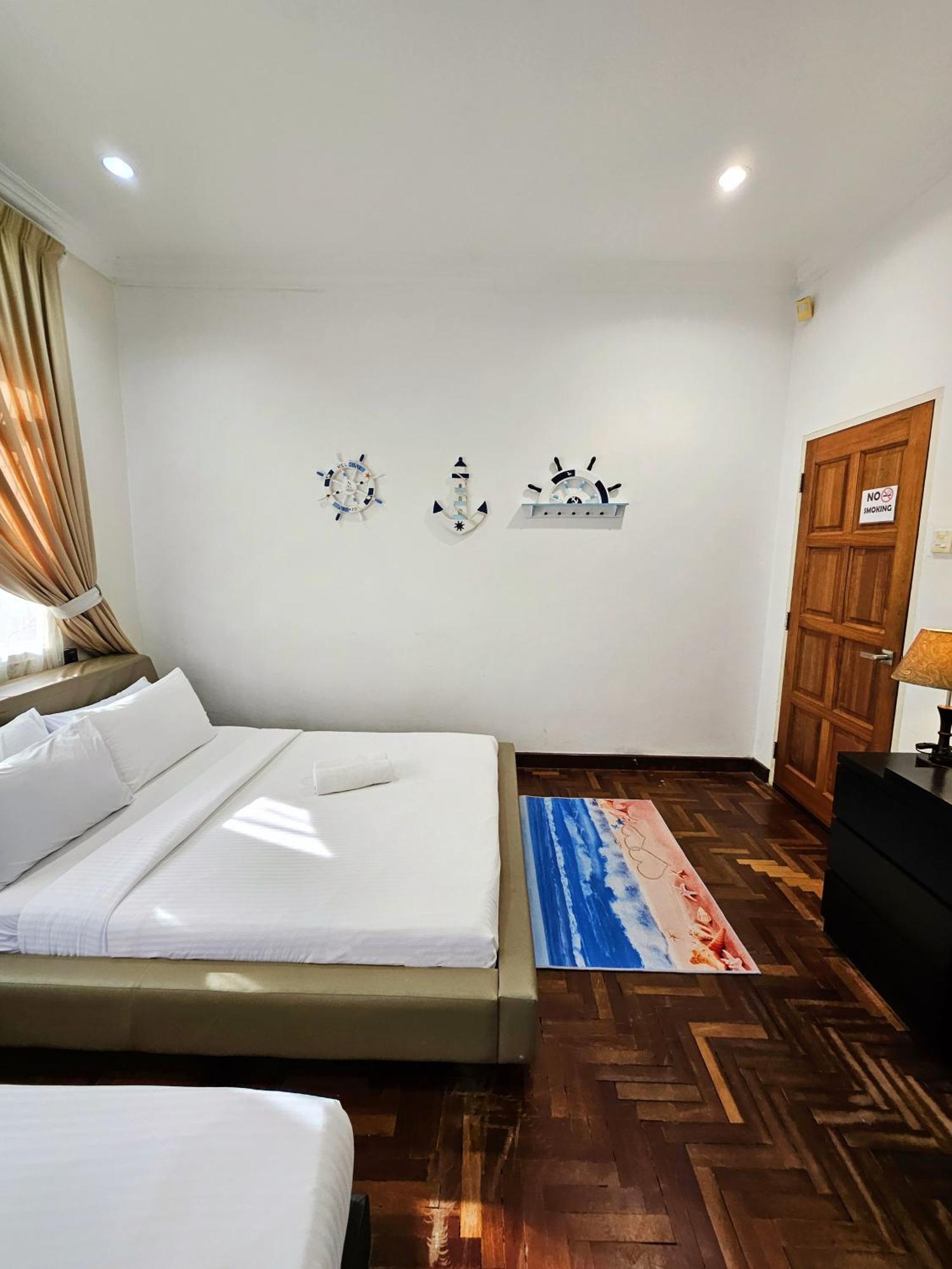 Little Heaven By Sky Hive, A Beach Front Bungalow Tanjung Bungah  Exterior photo